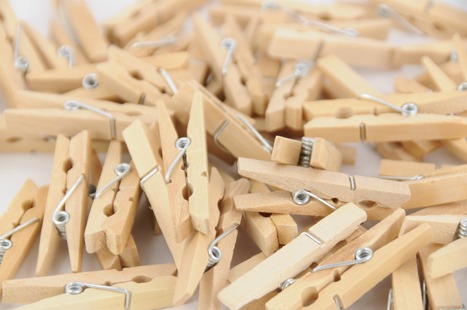 7cm standard pegs with wire spring - Natural wood